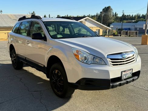 Used 2011 Subaru Outback 2.5i AWD/4WD image 10