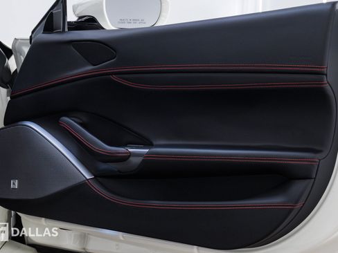 Used 2020 Ferrari Portofino RWD image 32
