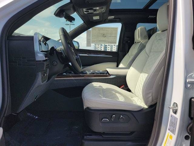 New 2026 Cadillac Escalade Platinum Sport w/ LPO, ONYX Package AWD/4WD image 16