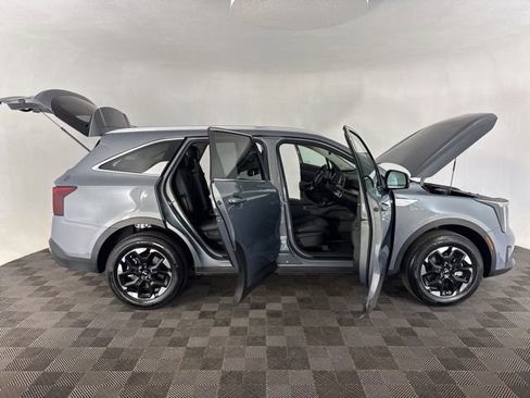 Certified 2025 Kia Sorento S image 15