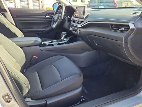 Used 2024 Nissan Altima 2.5 SV image 12