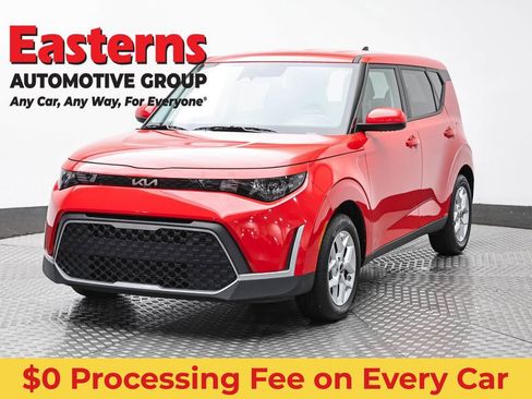 Used 2025 Kia Soul LX w/ LX Technology Package FWD image 1