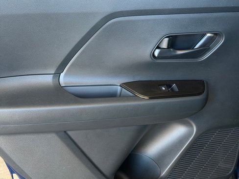 Used 2025 Nissan Kicks S image 8