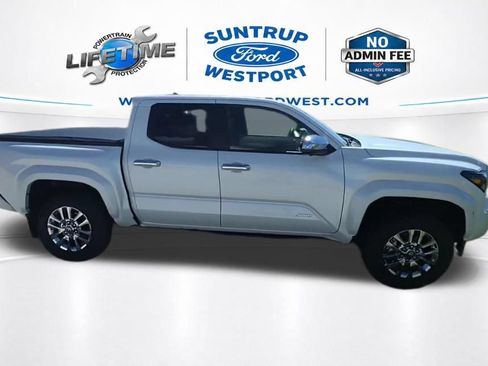 Used 2025 Toyota Tacoma Limited AWD/4WD image 40