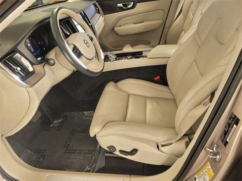 Certified 2023 Volvo XC60 B5 Ultimate w/ Climate Package image 13