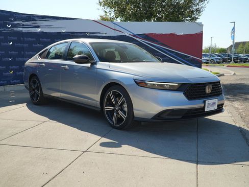 Used 2025 Honda Accord Sport image 3