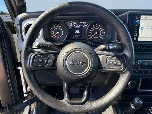 Used 2024 Jeep Gladiator Sport AWD/4WD image 12