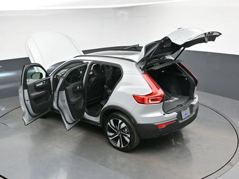 Used 2025 Volvo XC40 B5 Plus AWD/4WD image 50