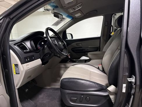 Used 2020 Kia Sedona EX FWD image 19