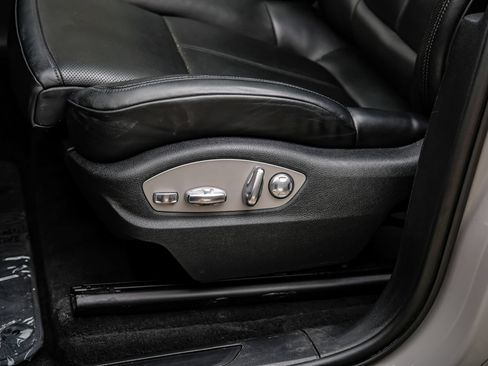 Used 2023 Porsche Macan AWD/4WD image 45