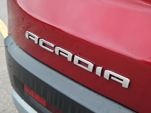Used 2023 GMC Acadia SLT FWD image 8
