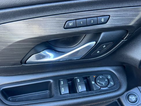 Used 2021 GMC Terrain SLT image 8