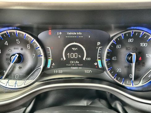 Used 2023 Chrysler Pacifica Touring-L FWD image 15
