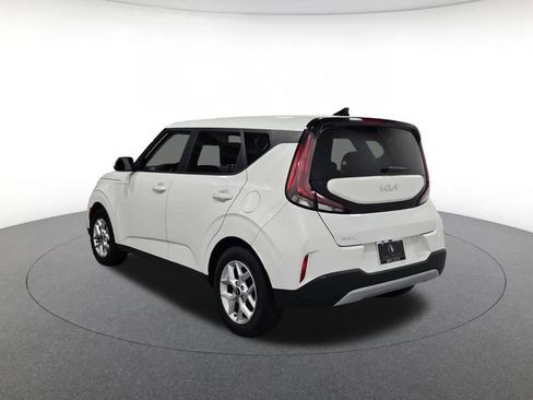 Used 2023 Kia Soul LX w/ Option Group 015 FWD image 7
