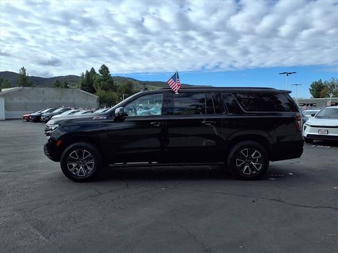 Used 2021 Chevrolet Suburban Z71 w/ Luxury Package image 3