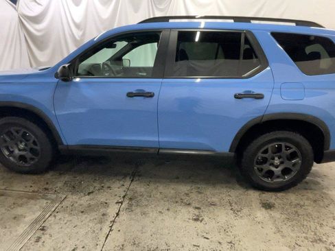 Used 2025 Honda Pilot TrailSport image 11