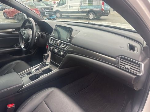 Used 2018 Honda Accord Sport image 11