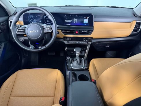 Used 2025 Kia Seltos EX w/ EX Sunroof Package image 12