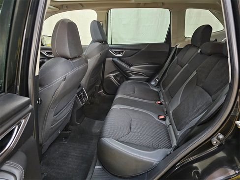 Used 2022 Subaru Forester Premium image 16