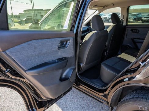 Used 2023 Nissan Rogue S image 21