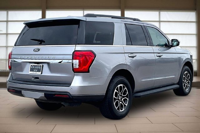 Used 2024 Ford Expedition XLT AWD/4WD image 2