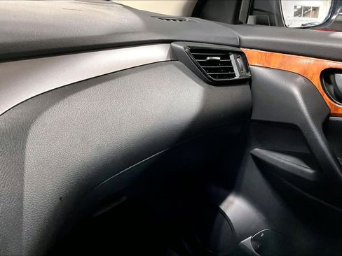 Used 2020 Nissan Rogue Sport S image 25