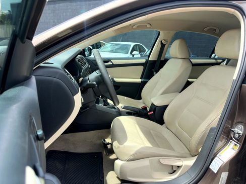 Used 2012 Volkswagen Jetta SE image 25