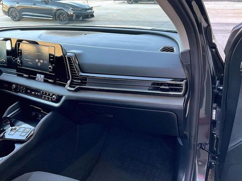 Certified 2025 Kia Sportage LX image 16