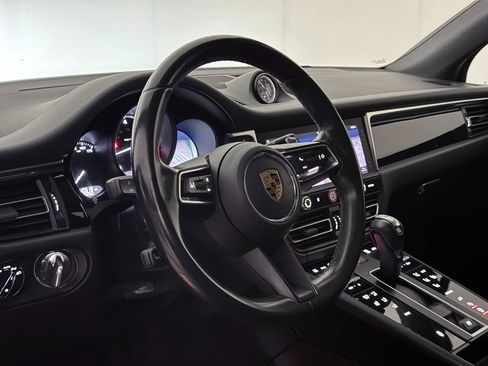 Used 2023 Porsche Macan AWD/4WD image 19