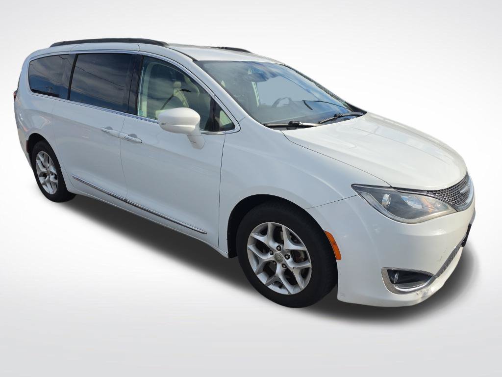 Used 2017 Chrysler Pacifica Touring-L w/ Tire & Wheel Group FWD image 5