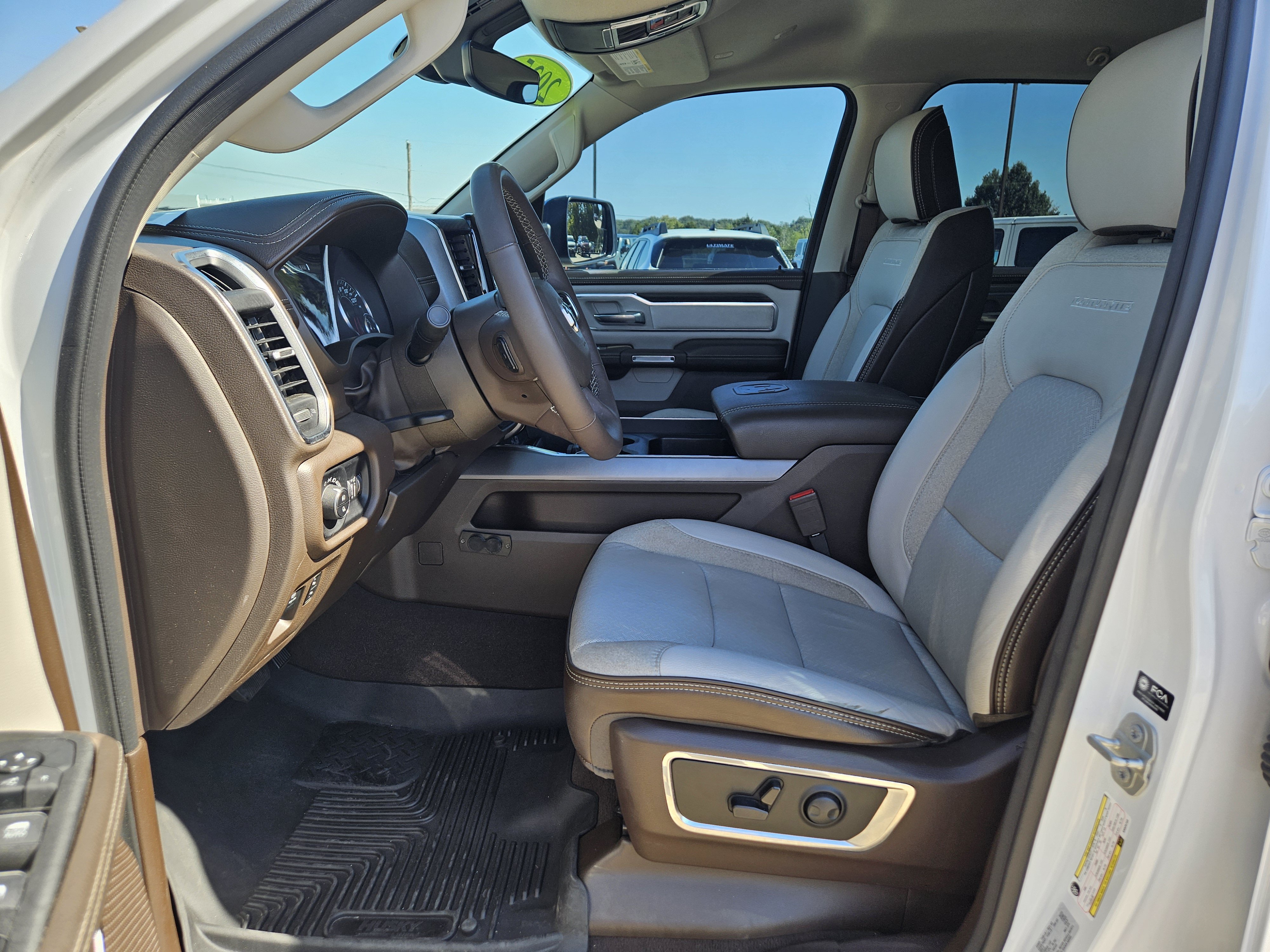 Used 2025 RAM 1500 Laramie AWD/4WD image 14