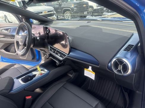 New 2026 Chevrolet Equinox EV LT image 30