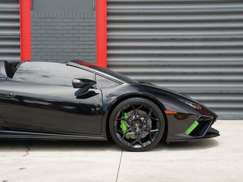 Used 2021 Lamborghini Huracan EVO RWD image 17