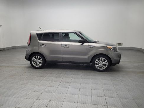 Used 2016 Kia Soul + image 11