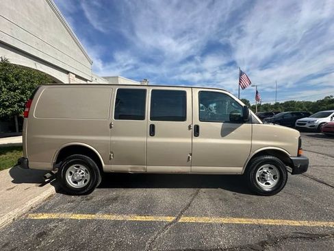 Used 2017 Chevrolet Express 2500 RWD image 6
