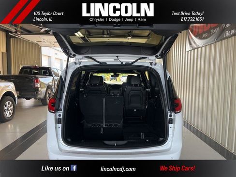 New 2026 Chrysler Pacifica Select image 7