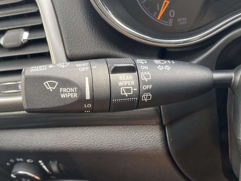 Used 2019 Jeep Grand Cherokee Laredo RWD image 22