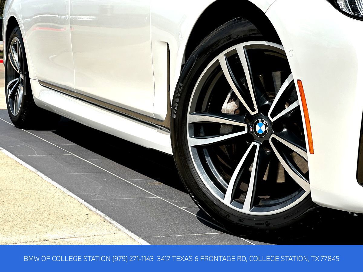 Certified 2022 BMW 740i w/ M Sport Package RWD image 2