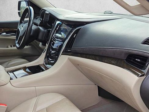 Used 2019 Cadillac Escalade Premium Luxury image 20