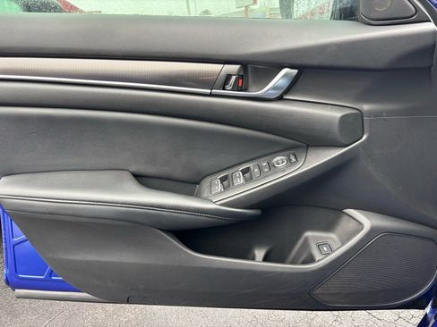 Used 2018 Honda Accord Sport image 7