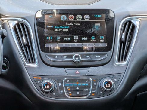 Used 2018 Chevrolet Malibu Premier w/ Premier Sun and Wheel Package FWD image 17