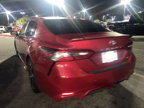 Used 2019 Toyota Camry SE image 4