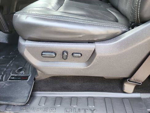 Used 2011 Ford F250 Lariat w/ Lariat Interior Pkg image 20