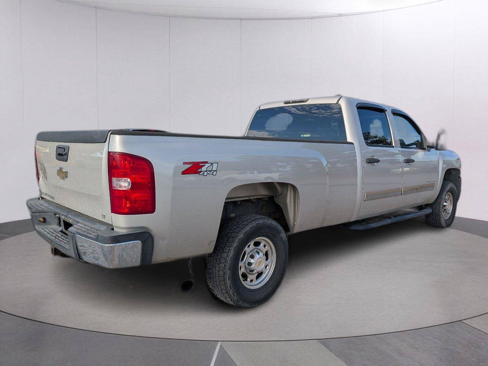 Used 2007 Chevrolet Silverado 2500 LT w/ Suspension Package, Off-Road AWD/4WD image 7