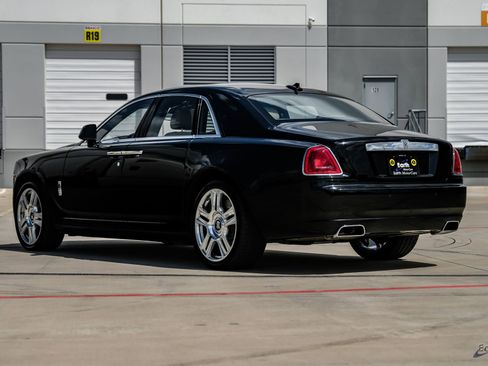 Used 2017 Rolls-Royce Ghost RWD image 12