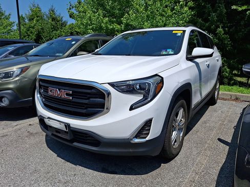 Used 2020 GMC Terrain SLE w/ Driver Convenience Package AWD/4WD image 3