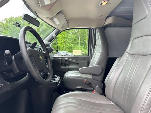 Used 2025 Chevrolet Express 3500 Extended w/ Driver Convenience Package RWD image 30