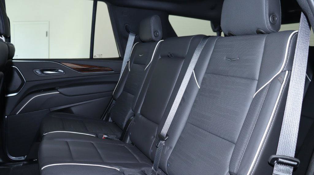 Certified 2024 Cadillac Escalade Premium Luxury w/ Performance Package AWD/4WD image 29
