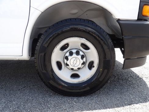 Used 2018 Chevrolet Express 2500 Extended RWD image 53
