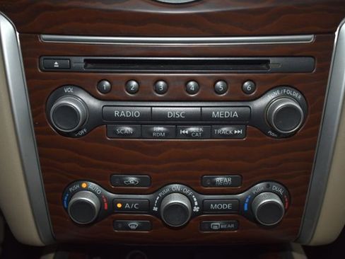 Used 2017 Nissan Pathfinder Platinum w/ Family Entertainment Package AWD/4WD image 34